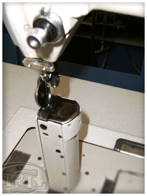 Máquina de Coser de Columna 'FOMAX KDD-810' 4