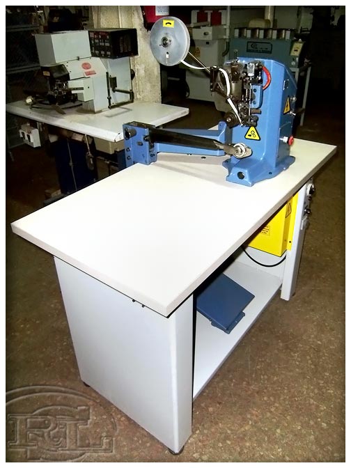 Máquina de Poner Cinta y Abrir Costuras 'USM' 3