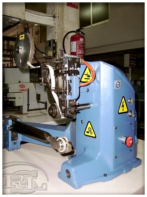 Máquina de Poner Cinta y Abrir Costuras 'USM' 4