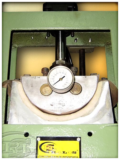 Máquina de Poner Topes '001' 3