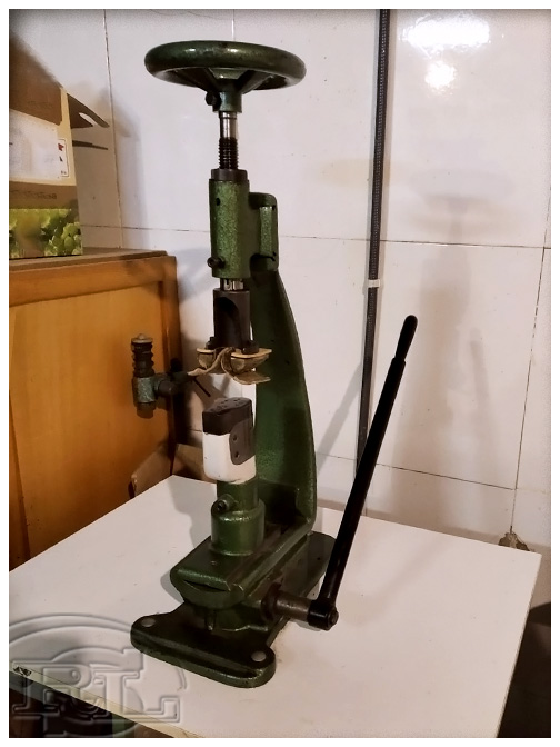Máquina para Clavar y Prefijar Tacones Manual #4.1